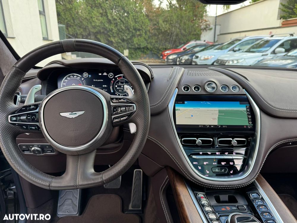 Aston Martin DBX - 22