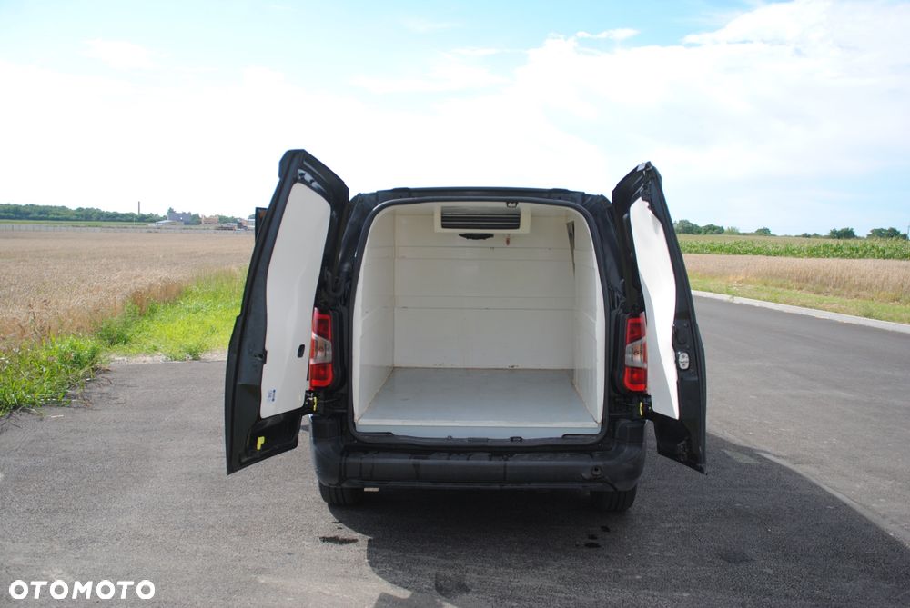 Opel Combo 1.2 Turbo Essentia S&S - 8