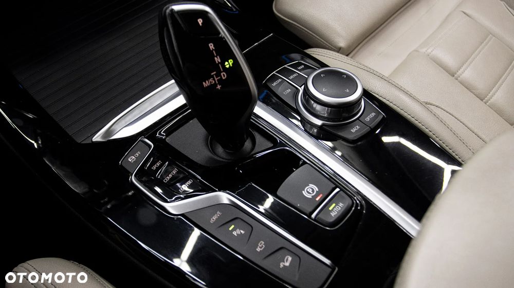 BMW X3 xDrive30e Luxury Line - 24