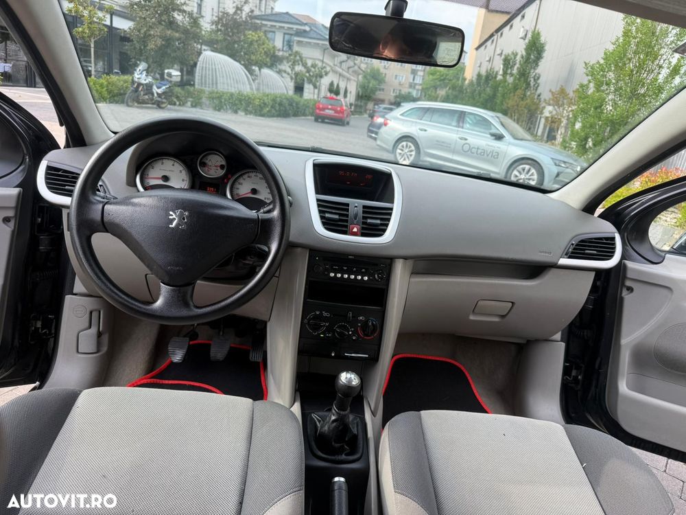 Peugeot 208 - 6