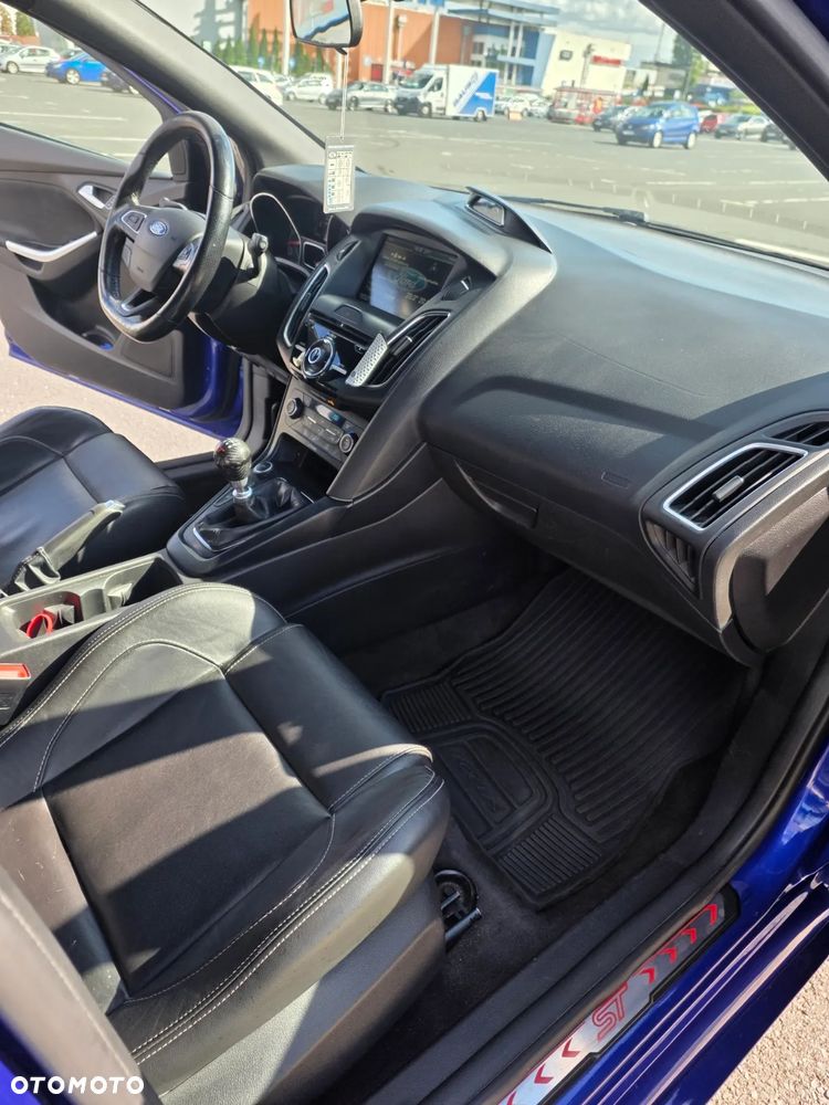 Ford Focus 2.0 EcoBoost ST - 10