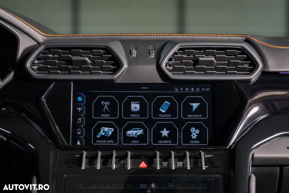 Lamborghini URUS - 35