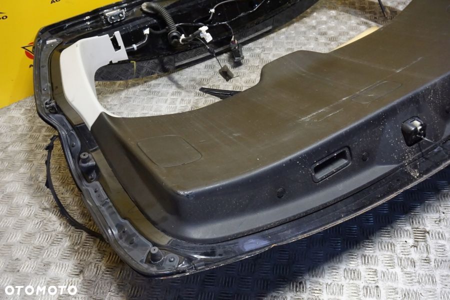 INFINITI QX80 2018 - 2024 Klapa Tylna Bagażnika Spoiler Lampa Tył USA - 15