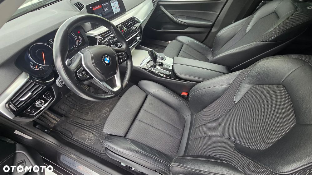 BMW Seria 5 520d Sport Line - 12