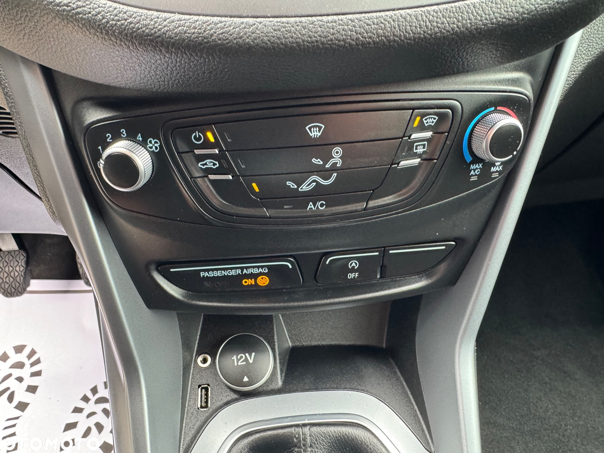 Ford B-MAX 1.0 EcoBoost COOL&CONNECT - 26
