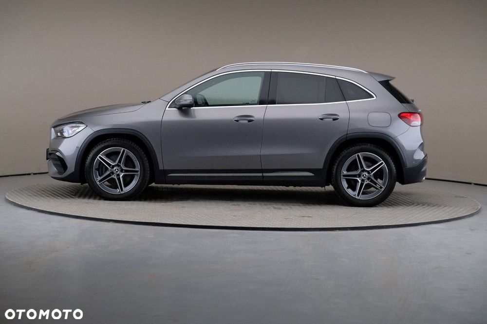 Mercedes-Benz GLA - 4