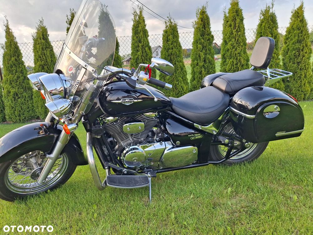 Suzuki Intruder - 1
