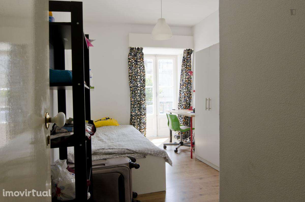 Quarto - localizado em Intendente Lisbon - Grande imagem: 2/18