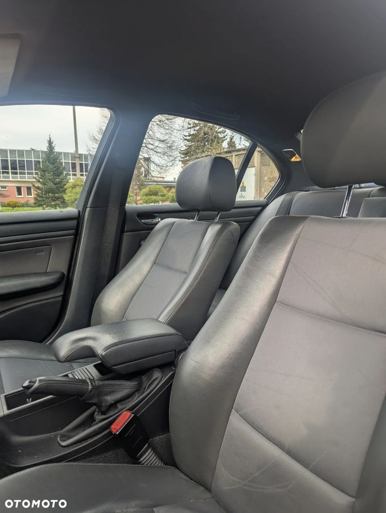 BMW Seria 3 318i - 12