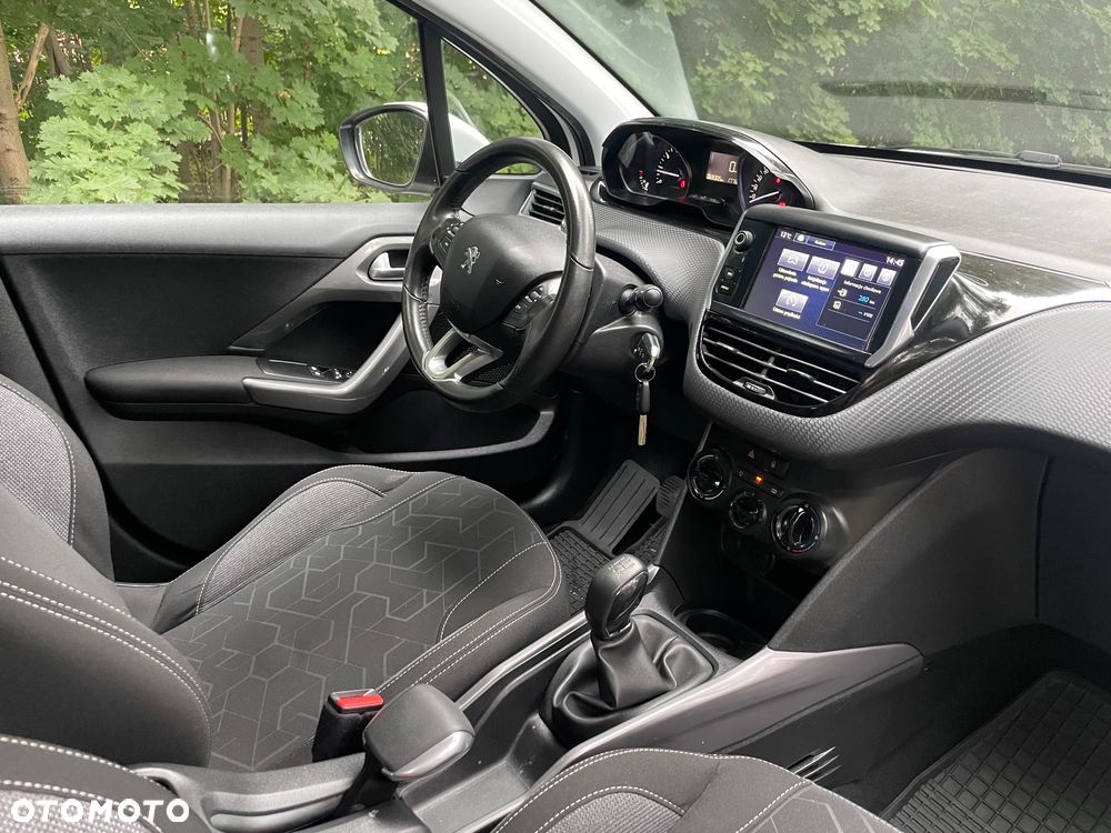 Peugeot 2008 1.2 Pure Tech Style - 10