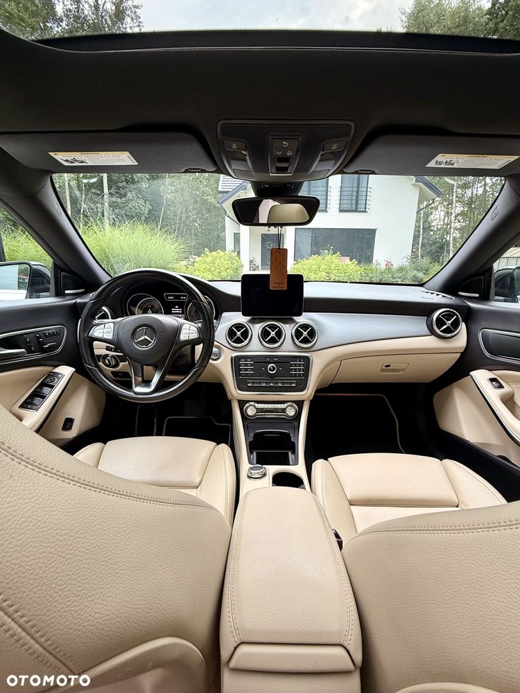 Mercedes-Benz CLA 250 7G-DCT Urban - 13