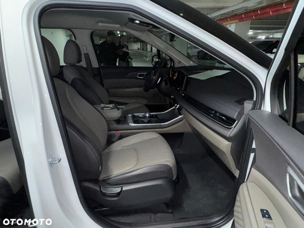 Kia Carnival - 18