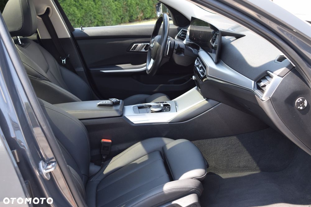 BMW Seria 3 320d xDrive Luxury Line sport - 18