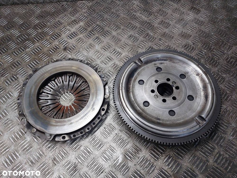 KOŁO DWUMASOWE + DOCISK VOLKSWAGEN PASSAT B5 1.9 TDI - 4