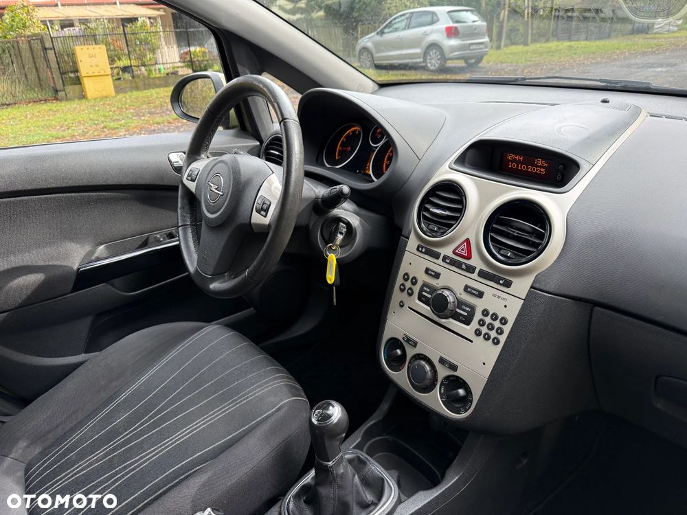 Opel Corsa 1.4 16V Innovation - 25