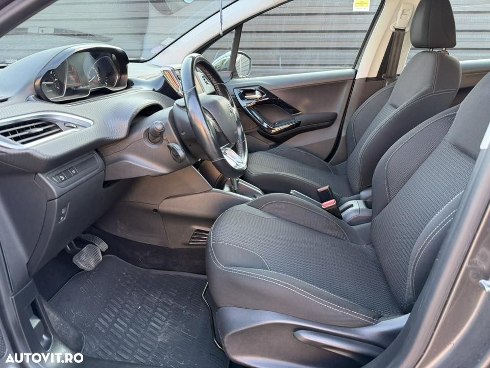 Peugeot 208 PureTech 110 Stop & Start EAT6 Allure - 12