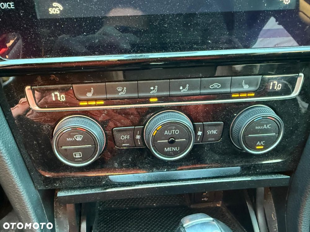 Volkswagen Golf 1.5 eTSI OPF DSG R-Line - 19