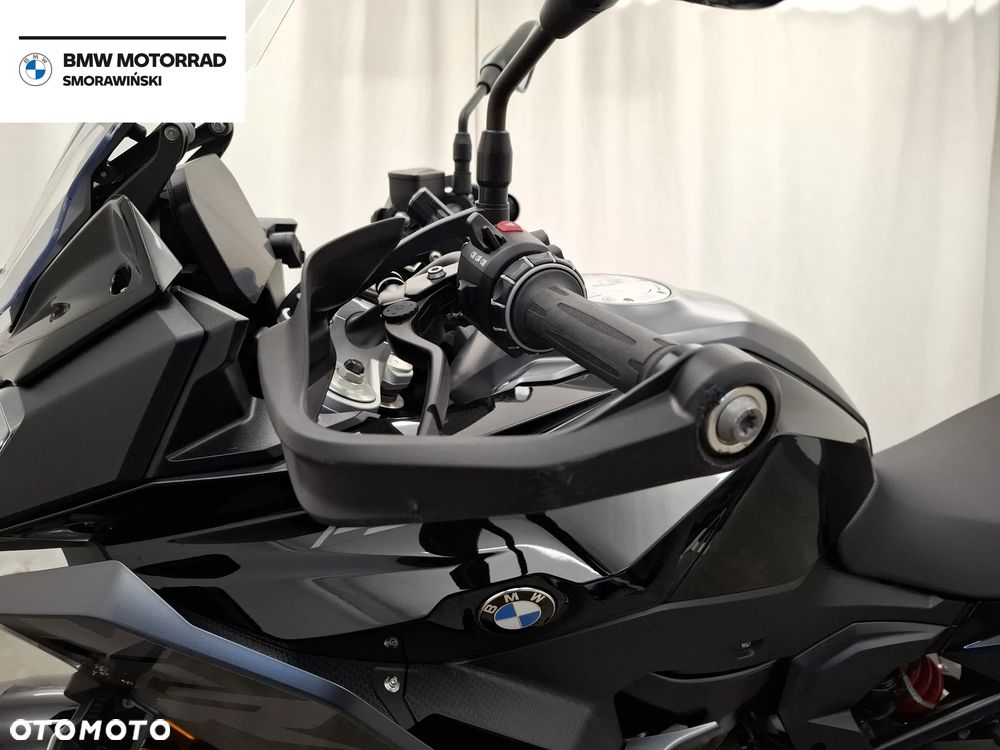 BMW F - 16