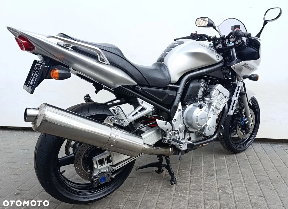 Yamaha FZS - 6