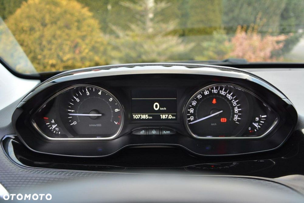 Peugeot 2008 1.2 Pure Tech GPF Allure S&S - 25