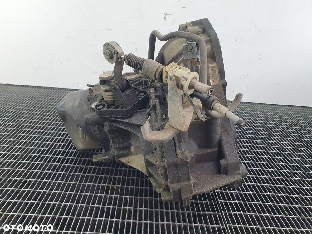SKRZYNIA BIEGÓW MANUALNA 8200247902 NISSAN MICRA III K12 8200247902 - 4