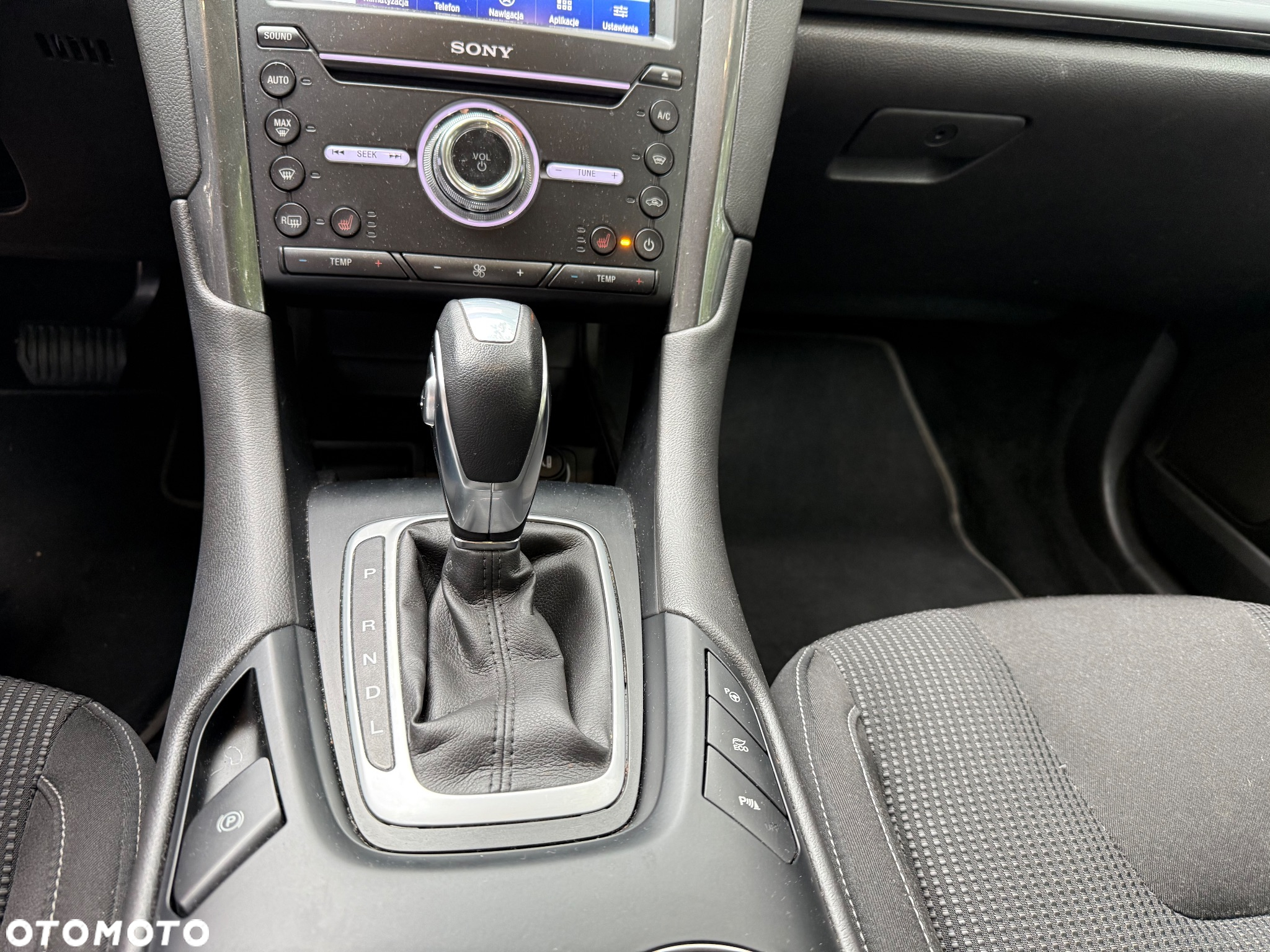 Ford Mondeo 2.0 Hybrid Titanium - 24