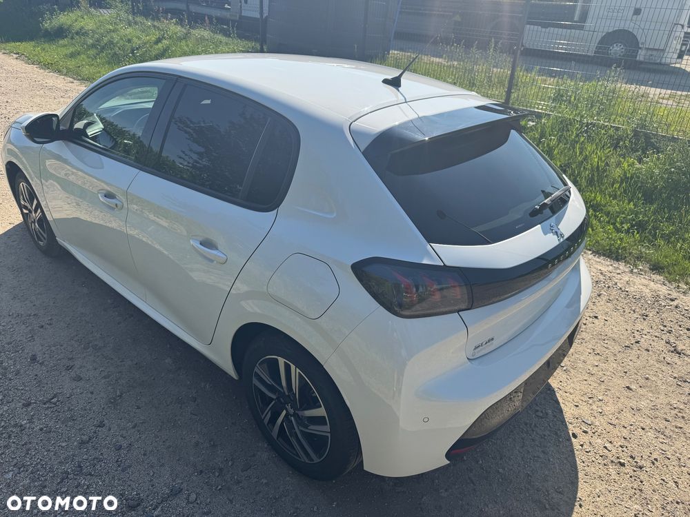 Peugeot 208 - 35