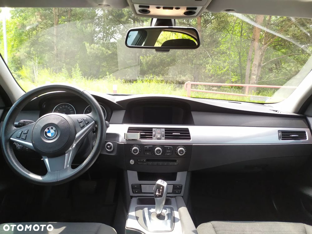 BMW Seria 5 520i - 14
