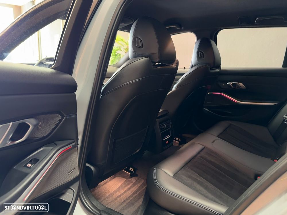 BMW 330 e Pack Desportivo M Pro Auto - 23