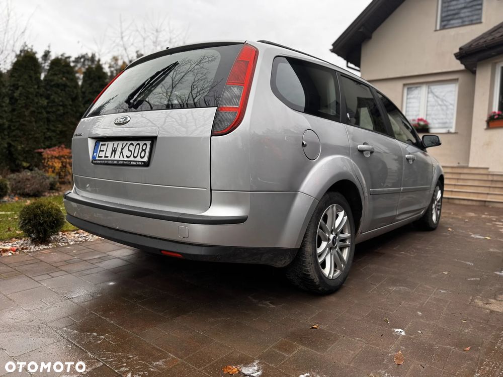 Ford Focus 1.6 16V Ghia - 10