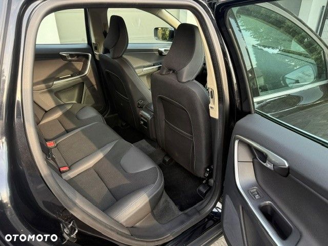 Volvo XC 60 D5 AWD Momentum - 14