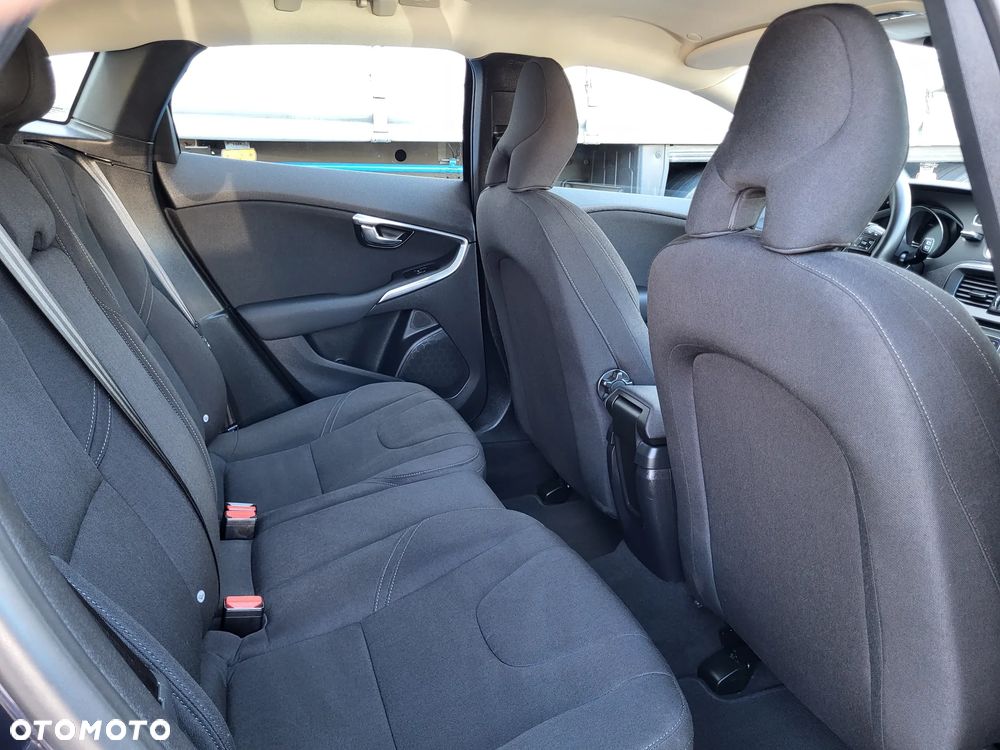 Volvo V40 T2 Momentum - 28
