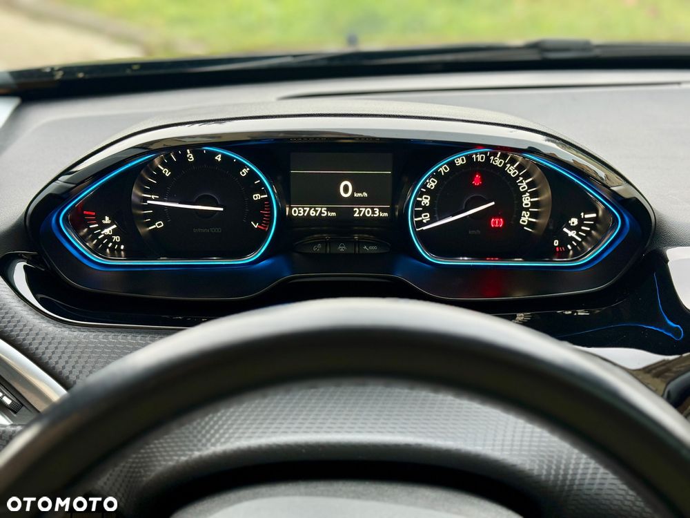 Peugeot 2008 1.2 PureTech Allure S&S - 11