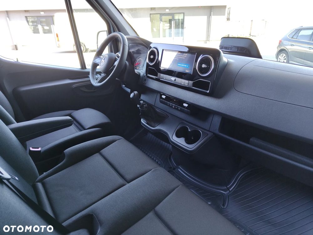 Mercedes-Benz Sprinter - 10