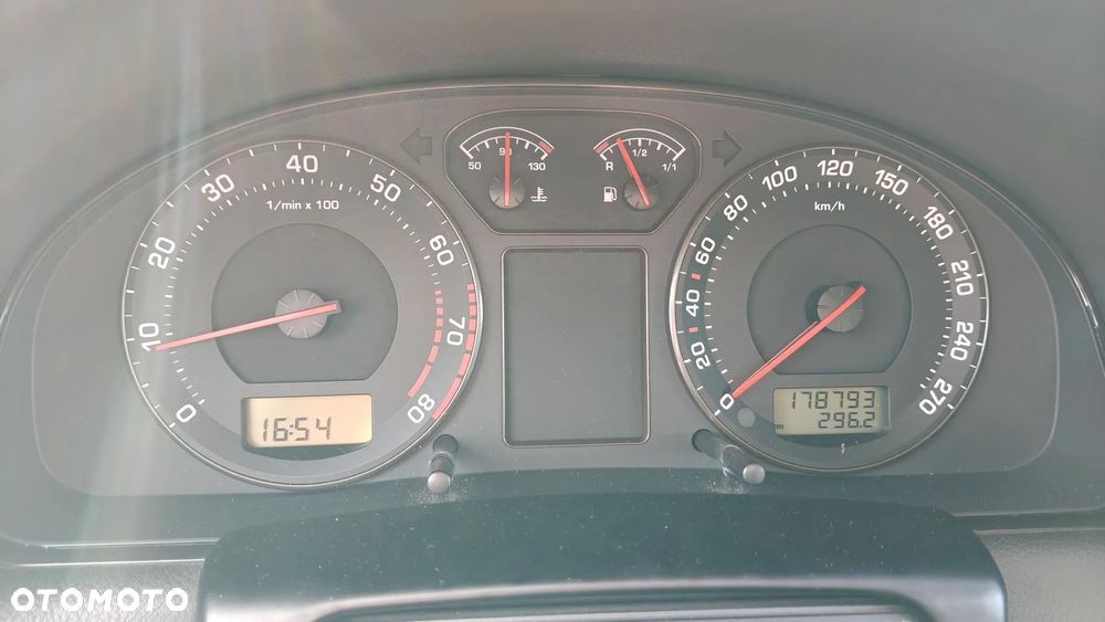 Skoda Superb 2.0 Comfort - 9