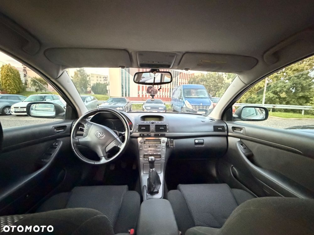 Toyota Avensis 2.0 D-4D Combi - 23