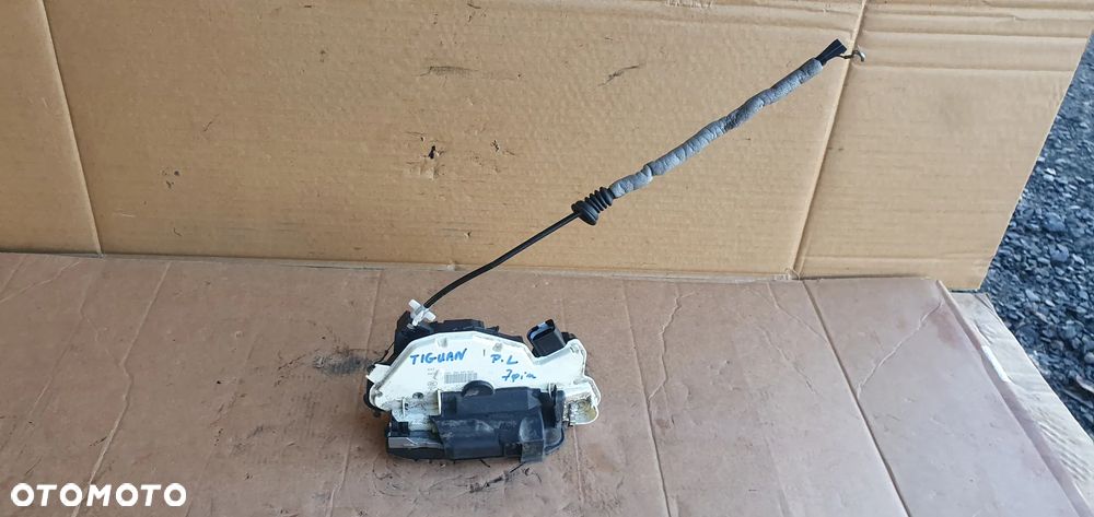 Zamek drzwi lewy przód przedni 6 Pin VW Tiguan I Lift 5N1837015E - 1