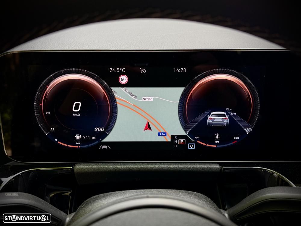 Mercedes-Benz GLA 180 7G-DCT - 9
