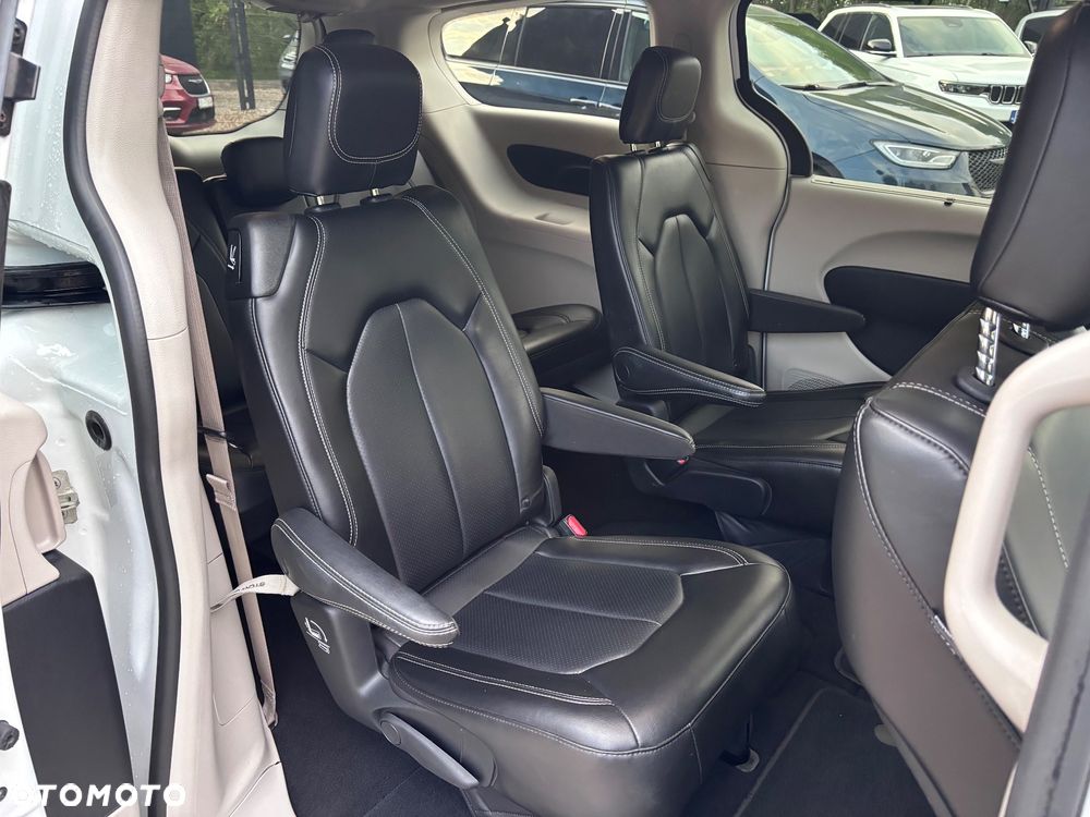 Chrysler Pacifica - 21