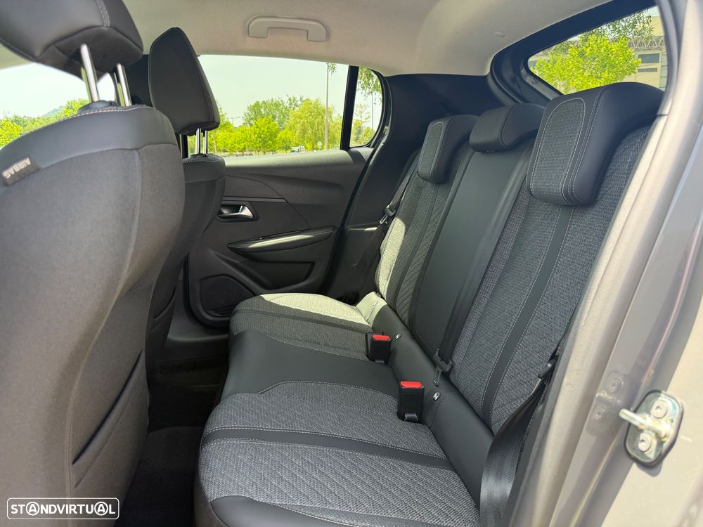 Peugeot e-208 Style - 39