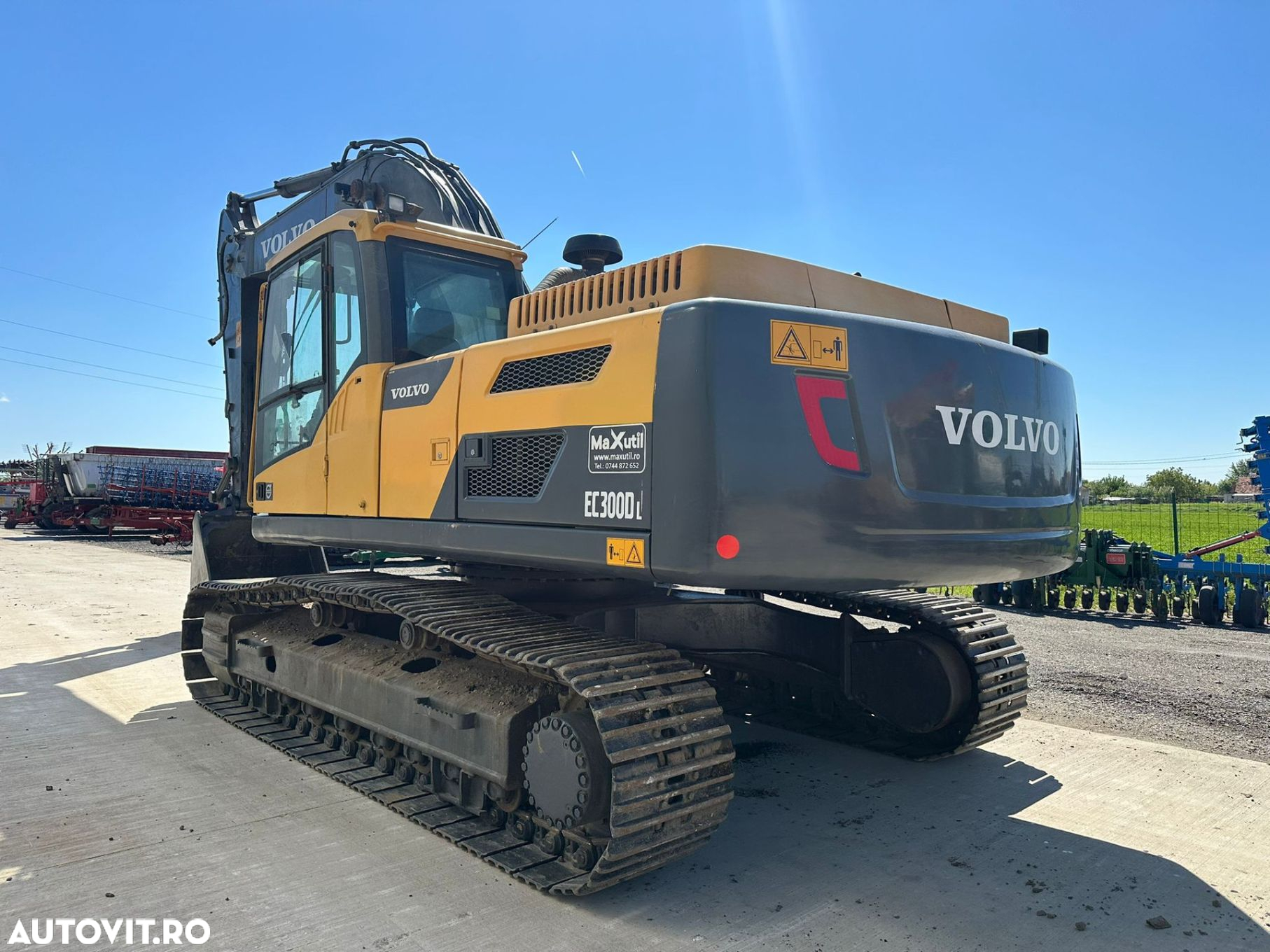 Volvo EC 300 DL Excavator - 9