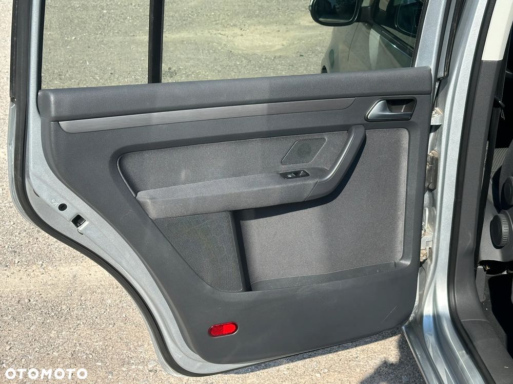 Volkswagen Touran - 25
