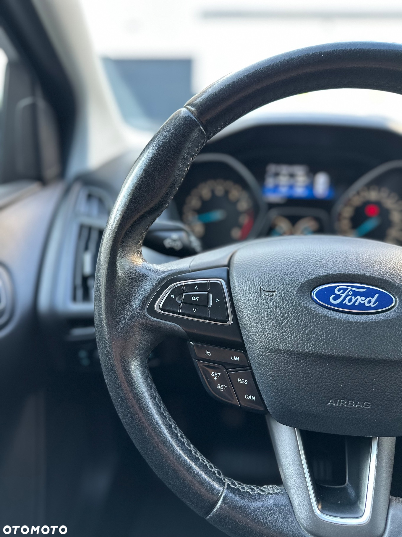 Ford Focus 1.0 EcoBoost Trend - 27