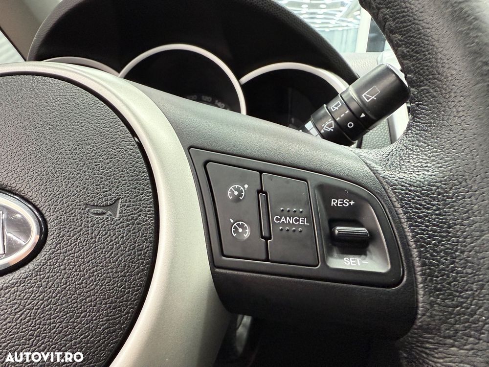 Kia Venga 1.6 CRDi 128 Black Collection - 11