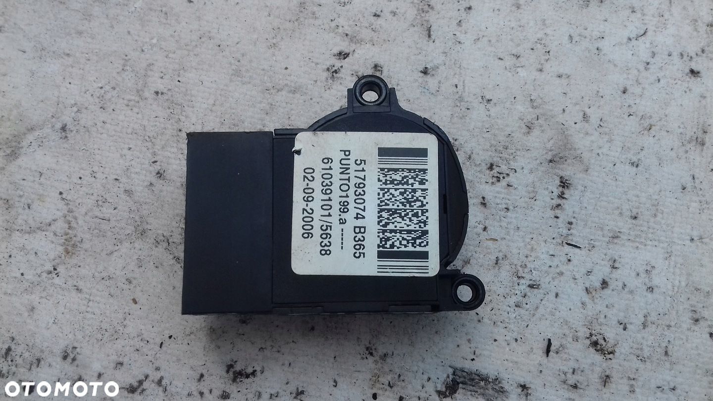 KOSTKA STACYJKI 51793074 FIAT GRANDE PUNTO 05-09 - 1