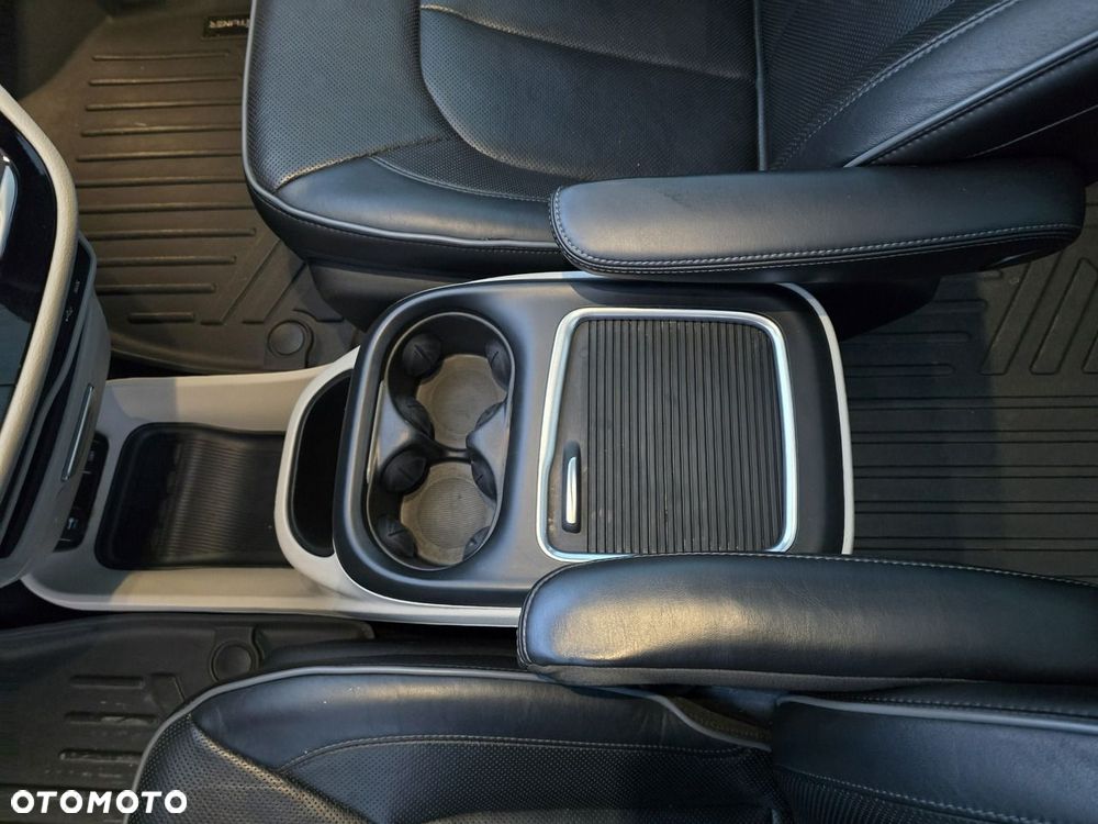 Chrysler Pacifica - 27