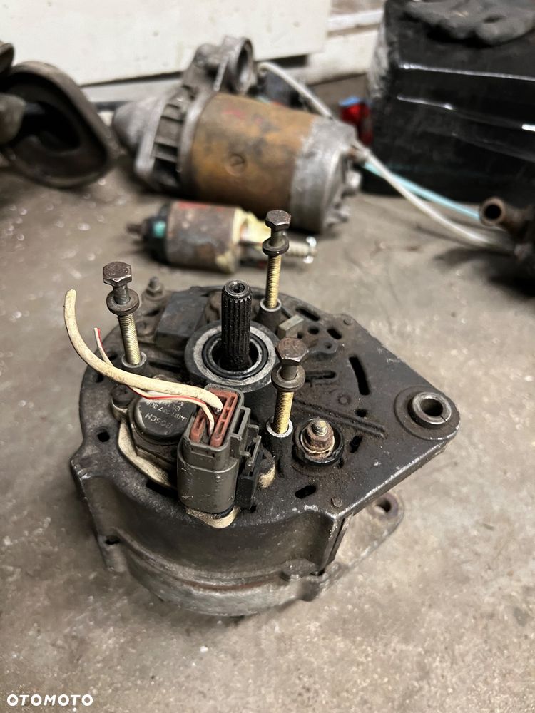 Alternator Nissan vanette serena 2.3d - 2