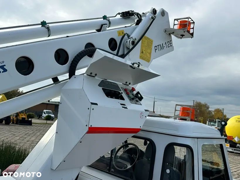 Land Rover Defender - 39