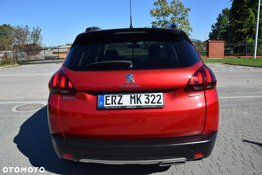 Peugeot 2008 1.2 Pure Tech Allure S&S - 11