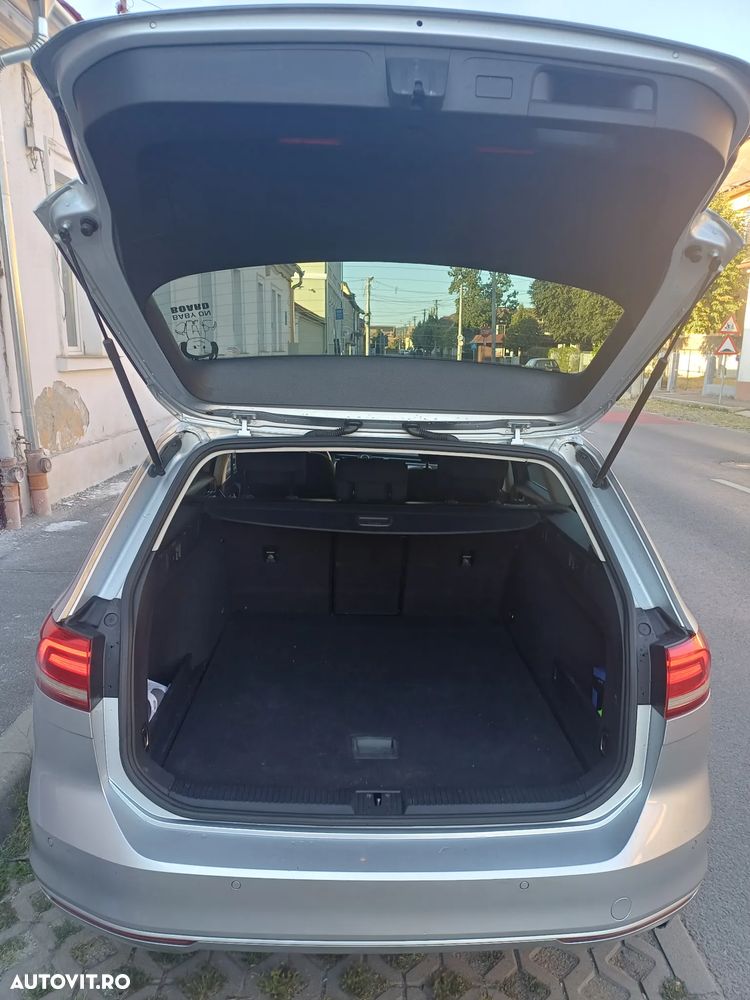 Volkswagen Passat 1.6 TDI Advance - 8